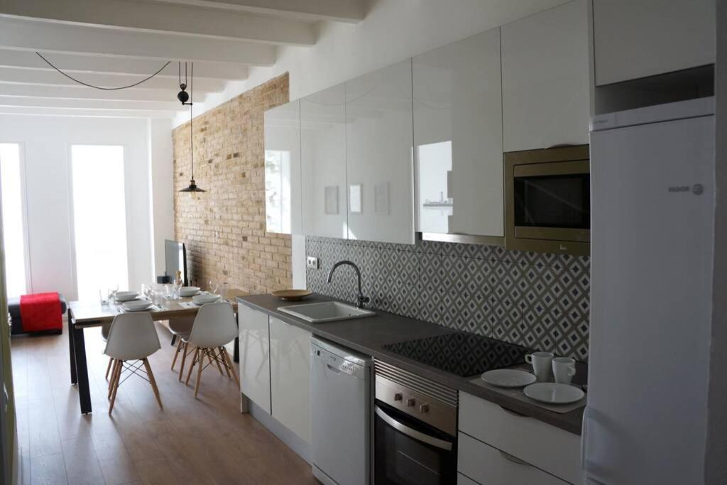 Barcelona Industrial Style Apartment لوسبيتاليت دي يوبريغات المظهر الخارجي الصورة